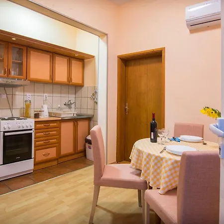 Apartment Sasa House *